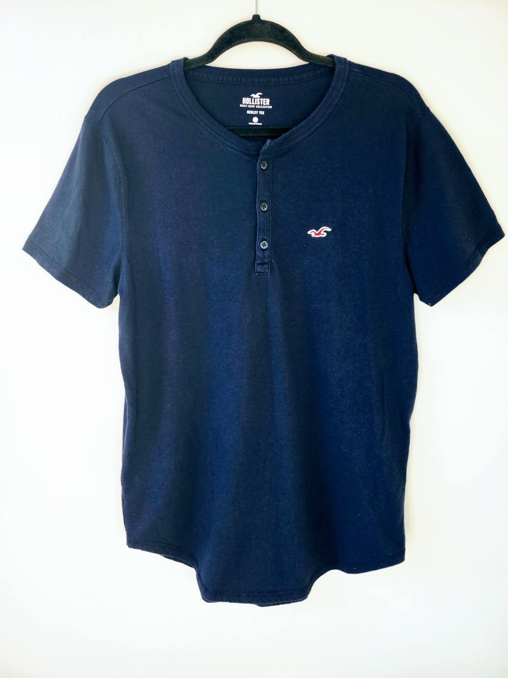 Hollister Men's Navy Henley Short-Sleeve Shirt